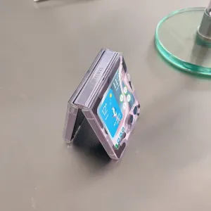 ART Plastový kryt pre Samsung Galaxy Z Flip7 FE 5G / Flip6 5G BLACK CAMO