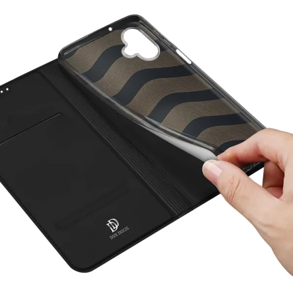 DUX Zaklápacie puzdro pre Samsung Galaxy A06 čierne