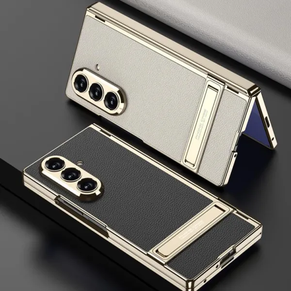 GKK TRIUMPH Ultratenký kryt so stojanom pre Samsung Galaxy Z Fold7 5G WHITE