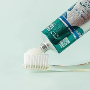 Prírodná gélová zubná pasta s príchuťou mäty Officina Naturae 75ml