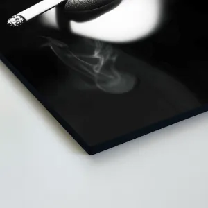 Čiernobiely glamour obraz - Žena s cigaretou