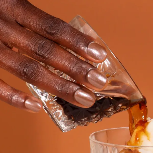LONDONTOWN Lakur dlhotrvajúci lak na nechty odtieň Affogato 12 ml