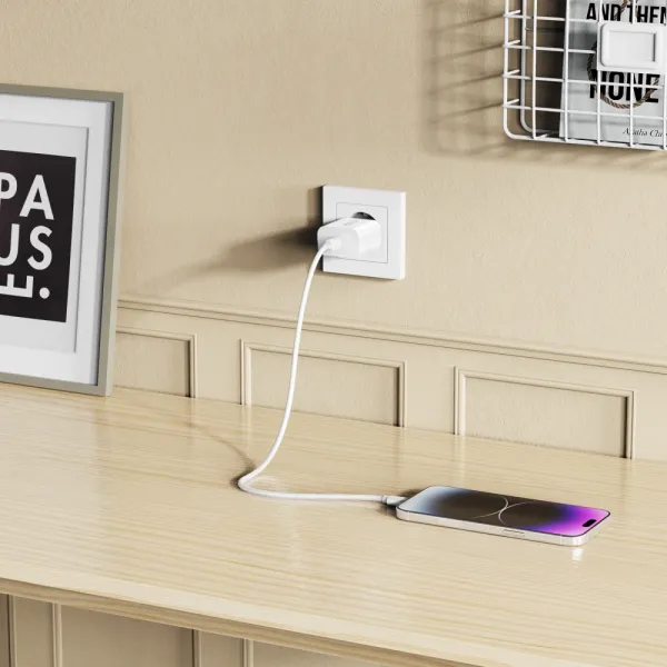 Tech-Protect NC20W sieťová nabíjačka USB-C PD 20W + kábel USB-C / Lightning, biela