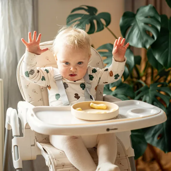 PETITE&MARS Poťah sedadla a podnos k detskej stoličke Gusto Pastel Beige