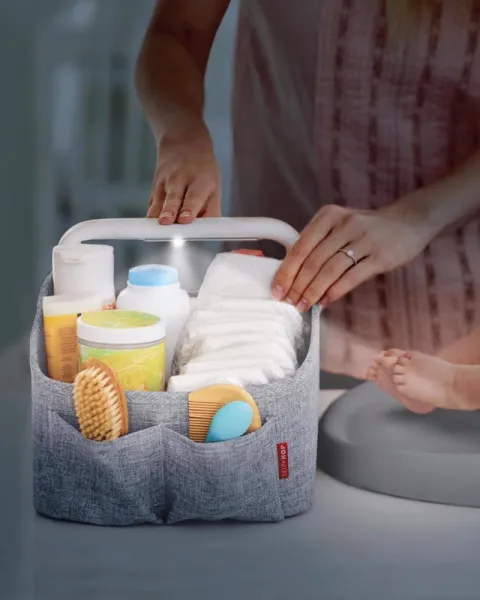SKIP HOP Organizér s osvetlením na hygienické potreby