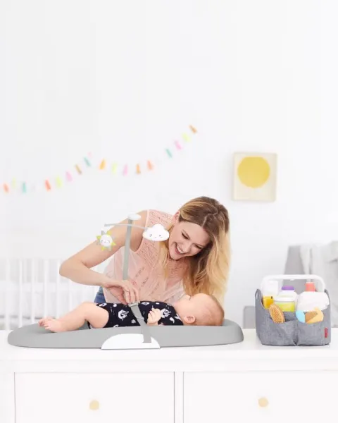 SKIP HOP Organizér s osvetlením na hygienické potreby