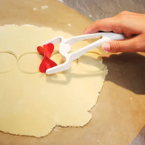 Die moderne Hausfrau Vykrajovací váleček na linecké cukroví Dr. Oetker