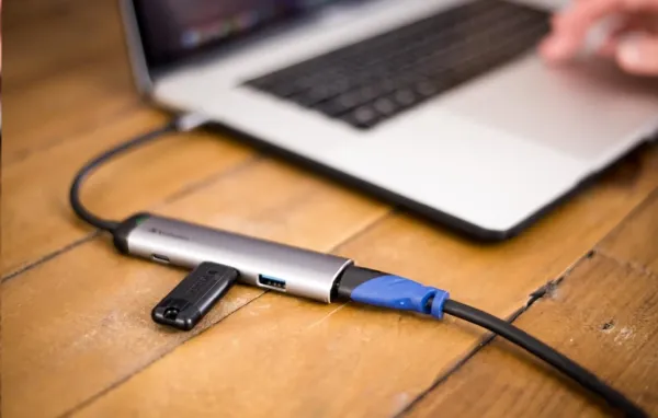 VERBATIM 49140 Multiportový HUB USB-C, 2x USB 3.0, 1x USB-C, HDMI, šedý dok