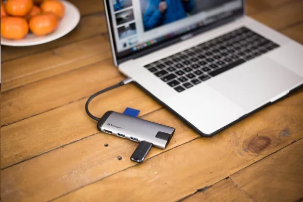 VERBATIM 49142 Multiportový HUB USB-C, 3x USB 3.0, 1x USB-C, HDMI, LAN, SD, microSD, šedý dok