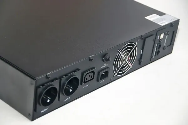 EUROCASE UPS EA610RT 1000VA ČISTÁ SÍNUSOVÁ VLNA