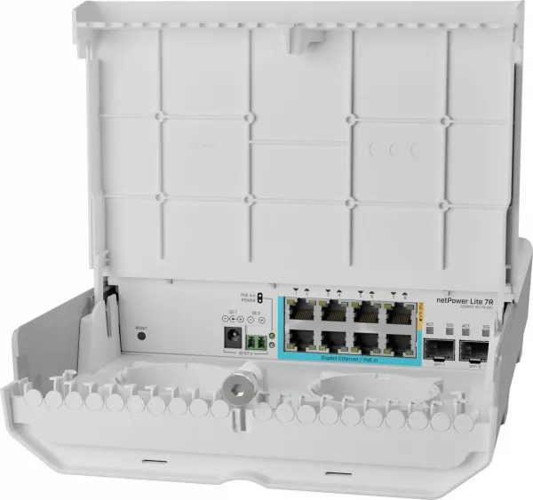 MikroTik CSS610-1Gi-7R-2S+OUT reverzný PoE switch, 8x Gigabit, 2x SFP+, 1x PoE out, 7x PoE in, 56Gbps