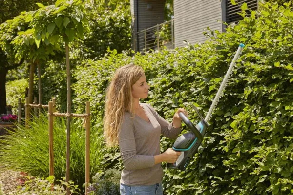 Gardena Akumulátorové nožnice na živý plot ComfortCut 50/18V P4A - bez akumulátora