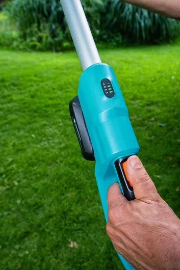 Gardena Akumulátorové teleskopické nožnice na živý plot THS 42/18V P4A - bez akumulátora
