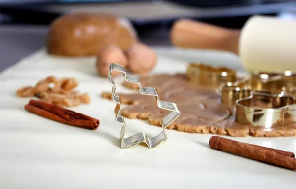 Vykrajovač na cukrovinky TORO 7cm zlatý stromček