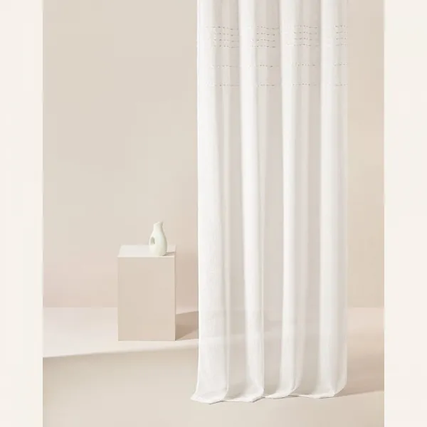 ModernákrémovázáclonaMarisasostriebornýmipriechodkami200x250cm