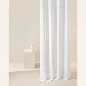 KvalitnábielazáclonaMarisasostriebornýmipriechodkami140x250cm