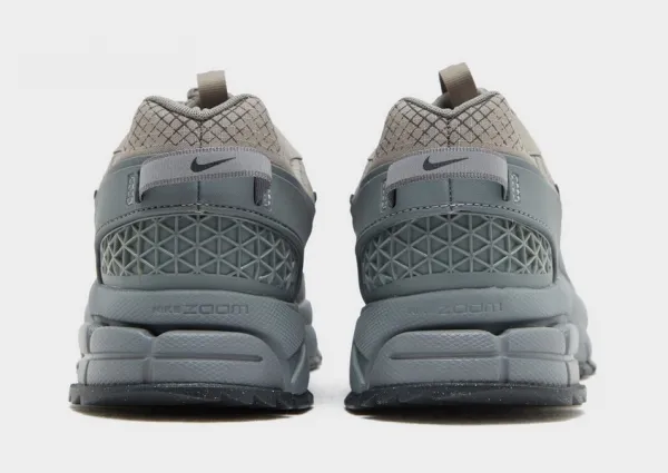 Nike Zoom Vomero Roam Reflt