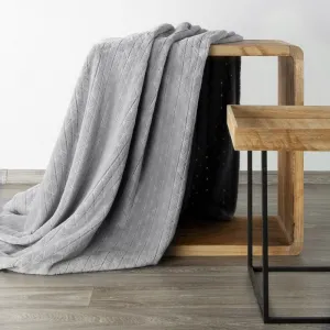 OriginálnasvetlosivádekasgeometrickýmvzoromŠírka:150cm|Dĺžka:200cm 53827_106688 sivá