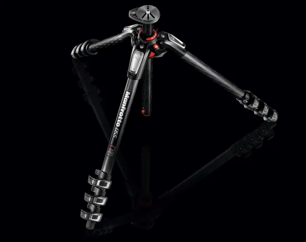 Manfrotto 055 Statív z uhlíkových vlákien so 4 sekciami a horizontálnym stĺpikom 44056