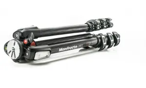 Manfrotto 055 Statív z uhlíkových vlákien so 4 sekciami a horizontálnym stĺpikom 44056