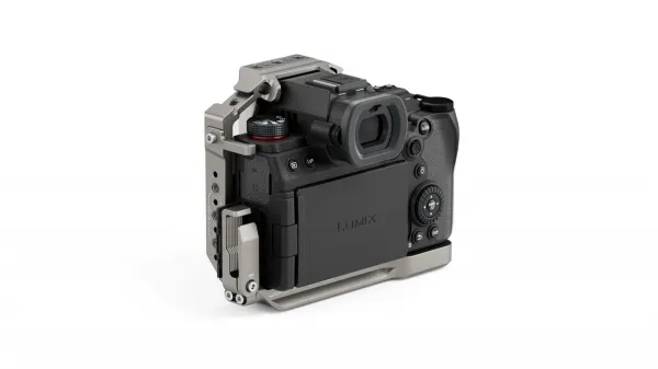 Tilta Polovičná klietka na fotoaparát pre Panasonic S5 II/IIX – titánovo sivá 26422