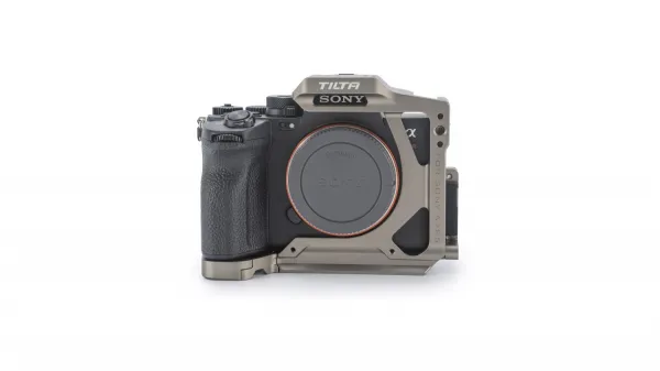 Tilta Polovičná klietka na fotoaparát pre Sony a7R V - titánovo sivá 26473