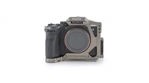 Tilta Polovičná klietka na fotoaparát pre Sony a7R V - titánovo sivá 26473