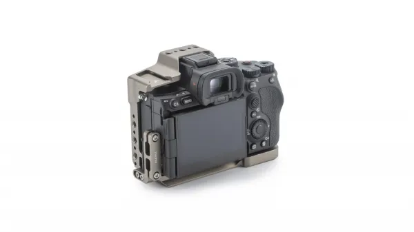 Tilta Polovičná klietka na fotoaparát pre Sony a7R V - titánovo sivá 26473