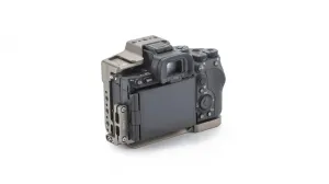 Tilta Polovičná klietka na fotoaparát pre Sony a7R V - titánovo sivá 26473