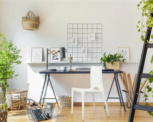 ArtD Jedálenská stolička Bee inšpirovaná Bellini Chair Farba: Čierna