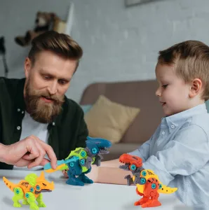 Konštrukčnástavebnicapredeti–dinosaurinaskrutkovaniesnáradím,4modelyvboxe