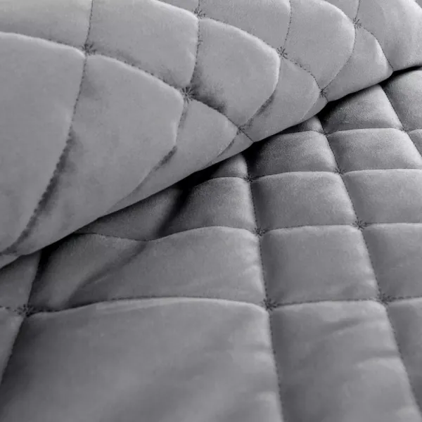 Elegantnávelvetováprikrývkanaposteľsgeometrickýmprešívaním-siváŠírka:200cm|Dĺžka:220cm69784_125685