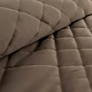Elegantnávelvetováprikrývkanaposteľsgeometrickýmprešívaním-hnedáŠírka:220cm|Dĺžka:240cm69781_125674