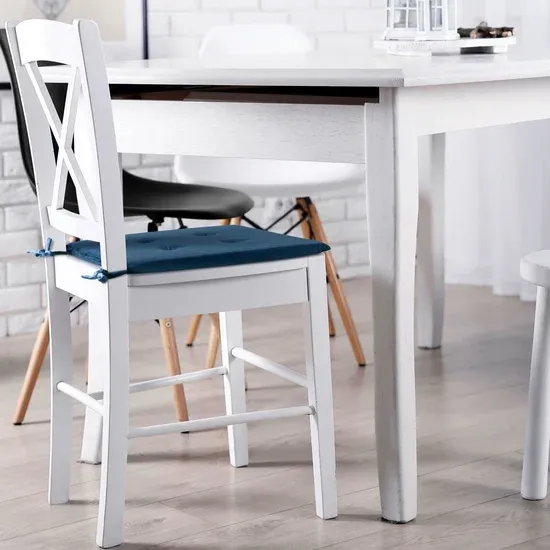 Zamatovýpodsedáksviazanímtmavosivá