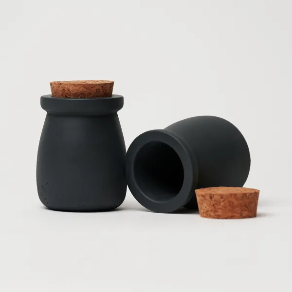 ODLITO ODĽATO Betónová dóza – Nefertiti – grafit (čierna) – 8 cm – 4ks