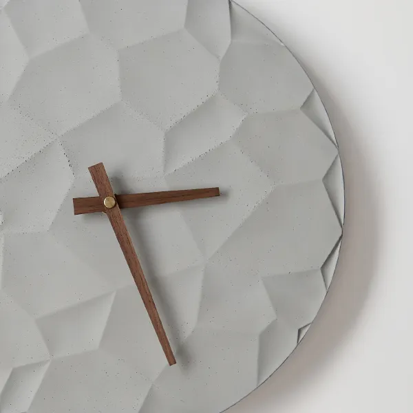 ODLITO ODLIATO Betónové nástenné hodiny Mesačný kráter – prírodný – 30 cm – hnedé ručičky