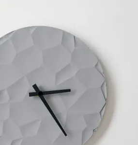 ODLITO ODLIATO Betónové nástenné hodiny Mesačný kráter – šedá – 30 cm – čierne ručičky