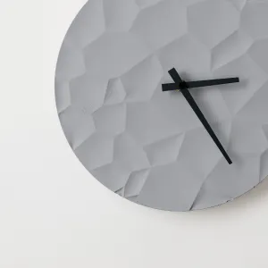 ODLITO ODLIATO Betónové nástenné hodiny Mesačný kráter – šedá – 30 cm – čierne ručičky