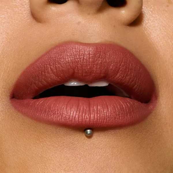 MAC Cosmetics MACximal Silky Matte Lipstick matný rúž odtieň Unbothered 3.5 g