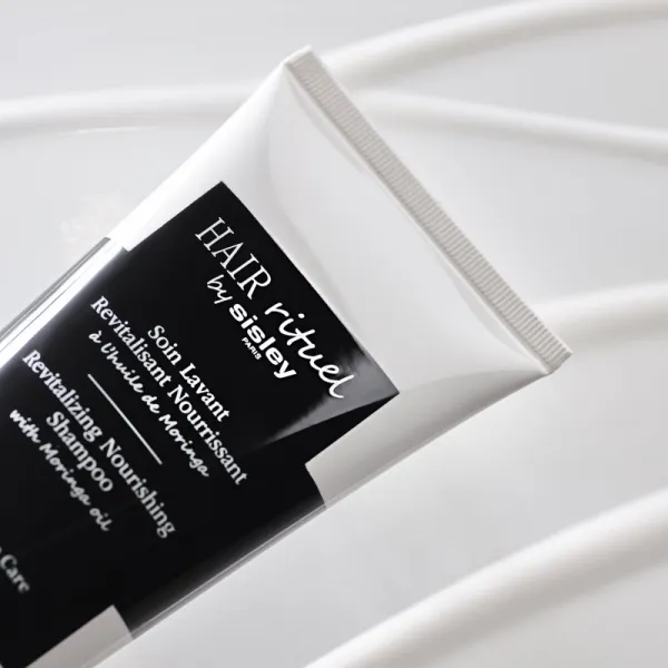 Hair Rituel by Sisley Revitalizing Nourishing Shampoo vyživujúci šampón s revitalizačným účinkom 200 ml