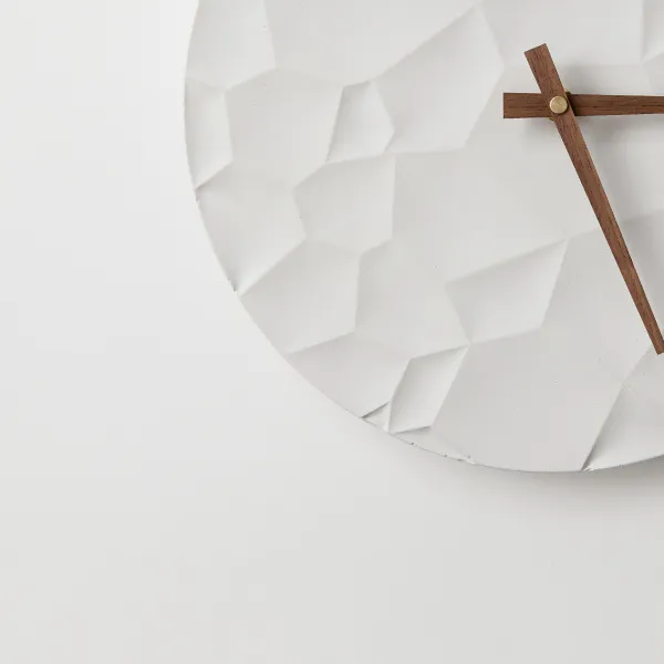 ODLITO ODLIATO Betónové nástenné hodiny Mesačný kráter – biela – 30 cm – hnedé ručičky