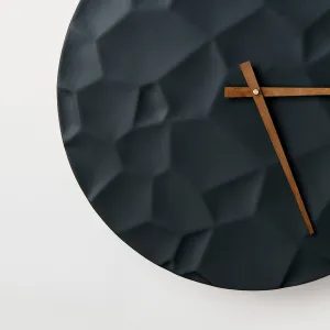 ODLITO ODLIATO Betónové nástenné hodiny Mesačný kráter – grafit (čierne) – 50 cm – hnedé ručičky