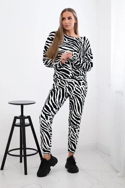 Legínovo Zamatová súprava čierna+béžová s leopardím vzorom Farba: Čierna, Veľkosť: UNI
