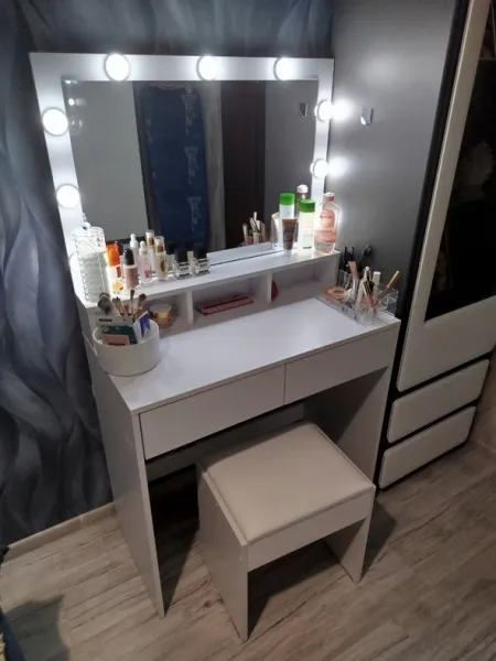 Hollywoodskykozmetickýtoaletnýstolíkstaburetkou–elegancia,štýlapraktickosťvjednom70220biela