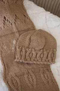 Legínovo Dámska súprava so šálom Adrianna K417 béžová Farba: Tmavobéžová, Veľkosť: UNI