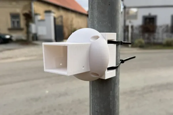 OEM TP-LINK adaptér držáků kamer D-TC3XX-C,D-TC5XX-C,D-TC5XX-CL pro uchycení na sloup (60-130mm), bílý s krytkou kabelů(1ks)