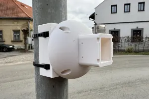OEM TP-LINK adaptér držáků kamer D-TC3XX-C,D-TC5XX-C,D-TC5XX-CL pro uchycení na sloup (60-130mm), bílý s krytkou kabelů(1ks)