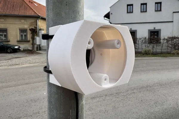 OEM TP-LINK adaptér držáků kamer D-TC3XX-C,D-TC5XX-C,D-TC5XX-CL pro uchycení na sloup (60-130mm), bílý s krytkou kabelů(1ks)