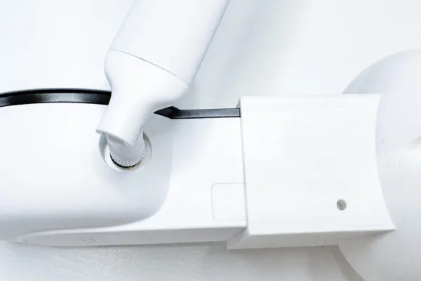 OEM TP-LINK držák/stojan pro kamery Tapo C501GW na stěnu, bílý s krytkou kabelů (1ks)