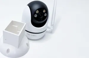 OEM TP-LINK držák/stojan pro kamery Tapo C501GW na stěnu, bílý s krytkou kabelů (1ks)